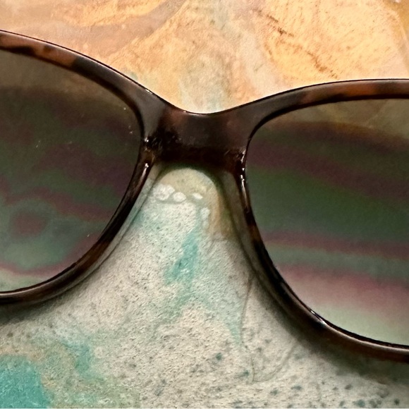Tortoise Shell dark sunglasses - Picture 2 of 3